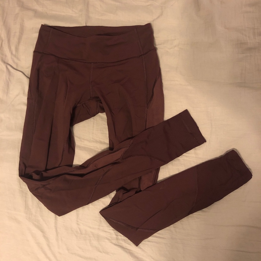 Lululemon maroon 28” leggings with ribbed detail